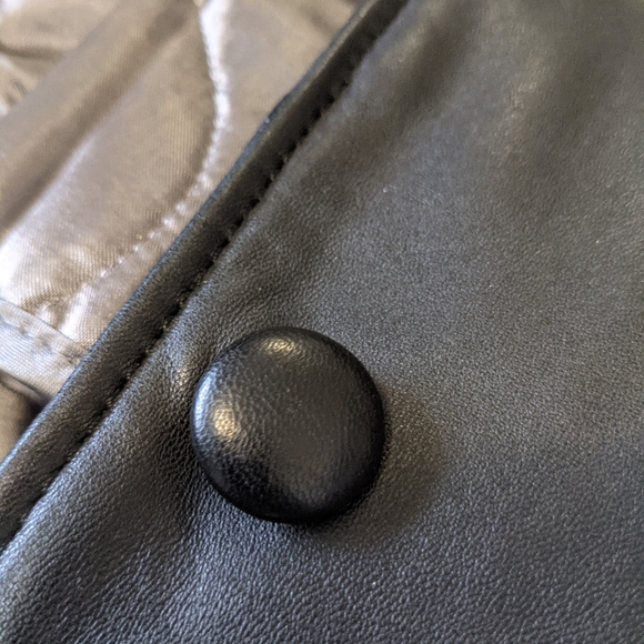 Danier Leather Jacket. Vintage 90s. - Picture 5 of 12